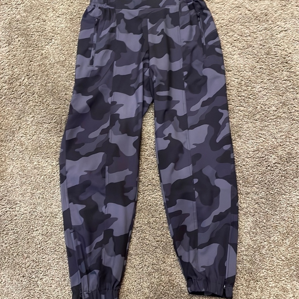 Women’s thin joggers